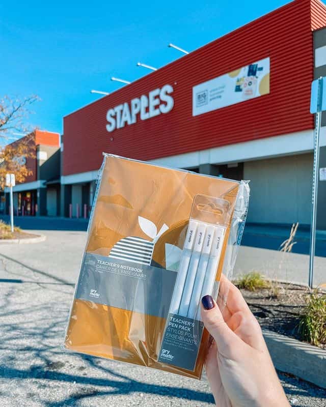 Staples zamyka działalność