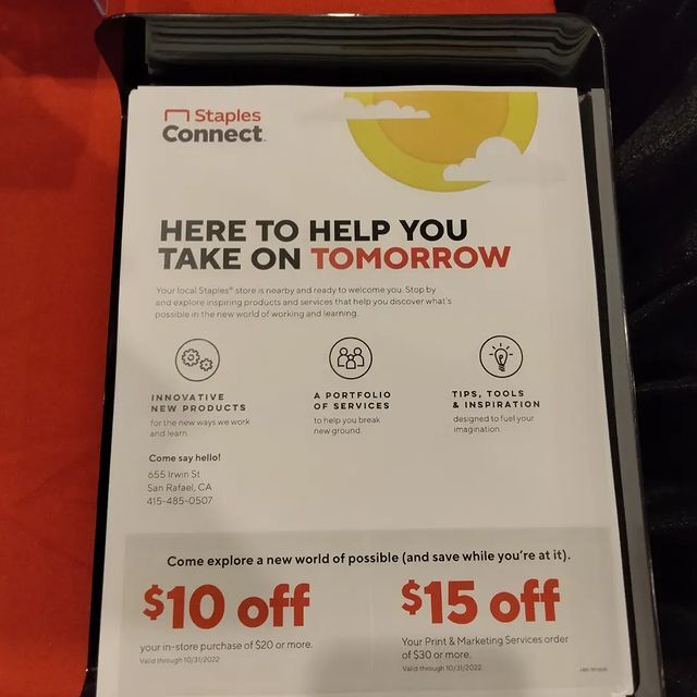 Staples przechodzi do trybu online