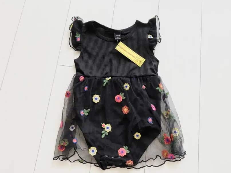 Schattige SHEIN Babykleding